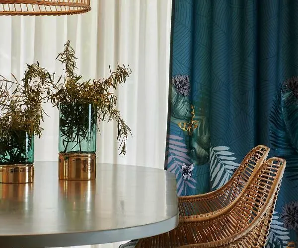 Artblue Villa *