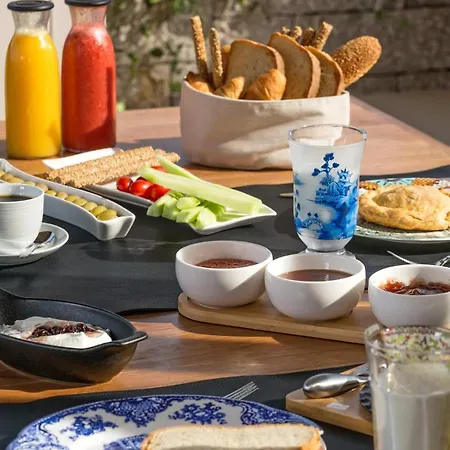 فيلة Artblue Tsoukaládhes