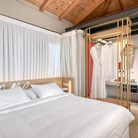 فيلة Artblue Tsoukaládhes