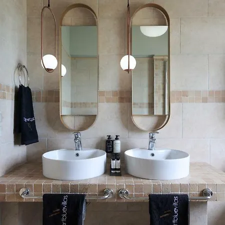 فيلة Artblue Tsoukaládhes